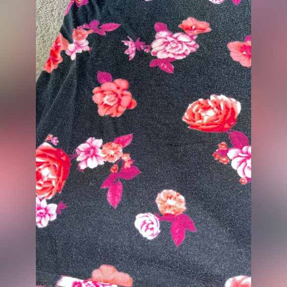 VICTORIAS SECRET TEE - Picture 5 of 5